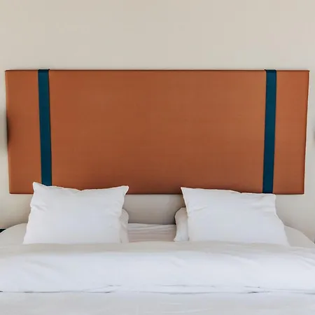 Hotel A Place To 3*