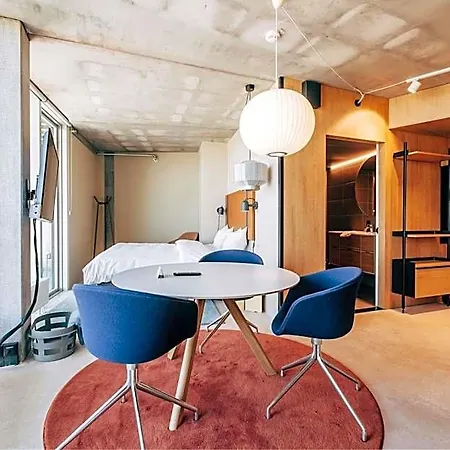 A Place To 호텔 3*